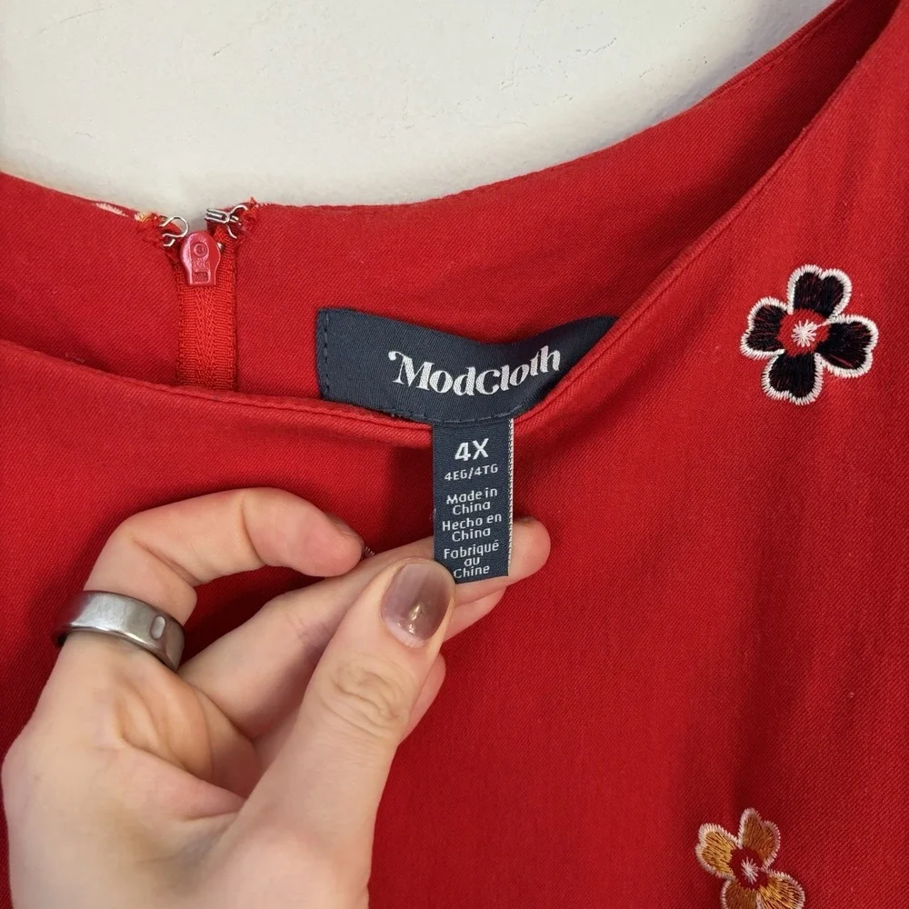Modcloth Mid-Century Muse Shift Dress Red Embroidered Flowers 4X Retro - Picture 4 of 8